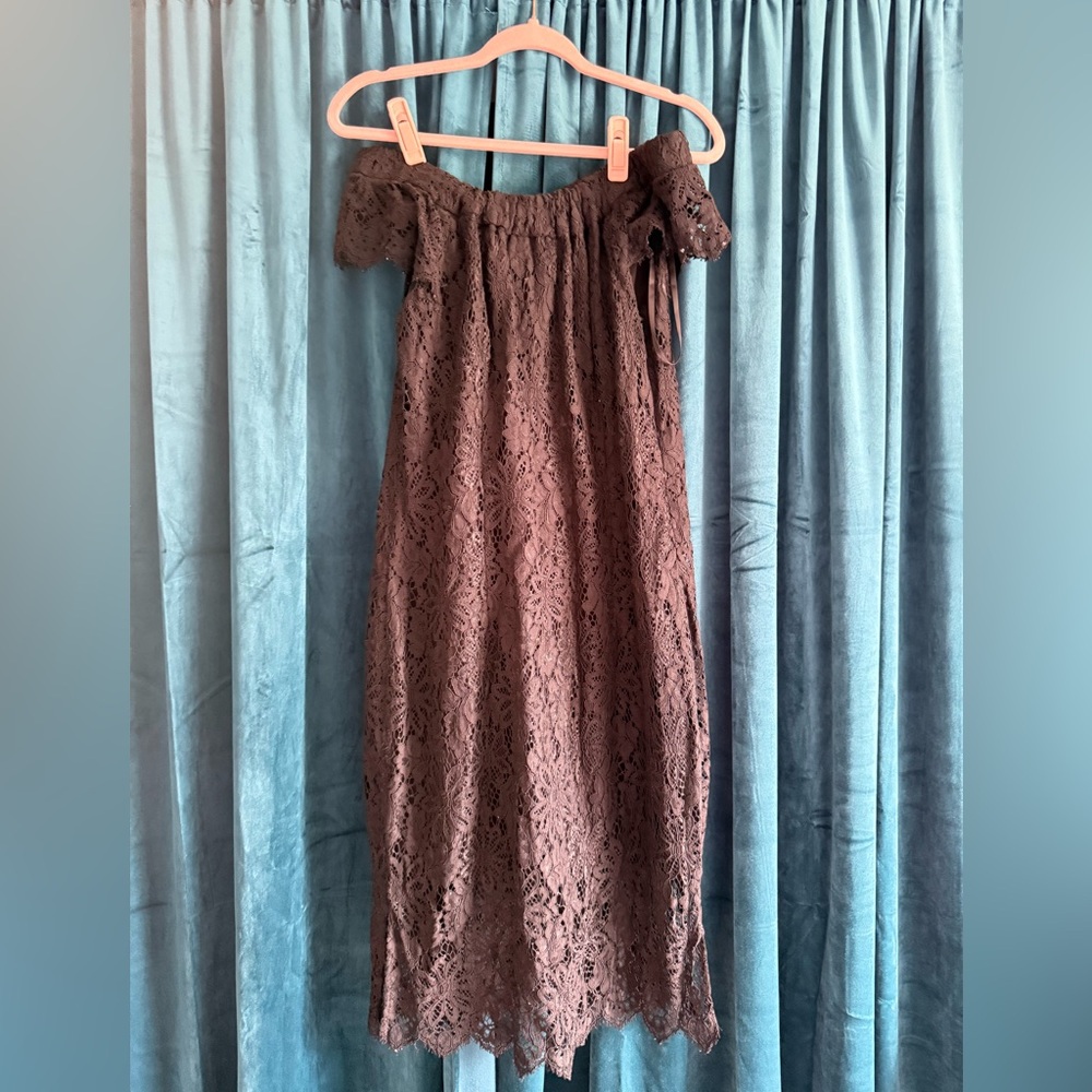 Elegant Off-Shoulder Lace Dress